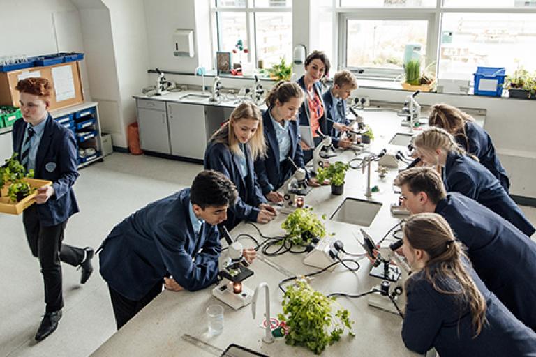 Secondary school kids STEM class