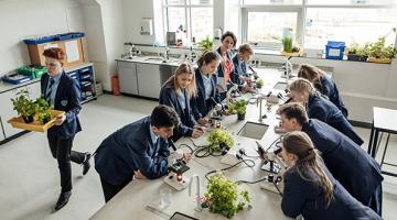 Secondary school kids STEM class