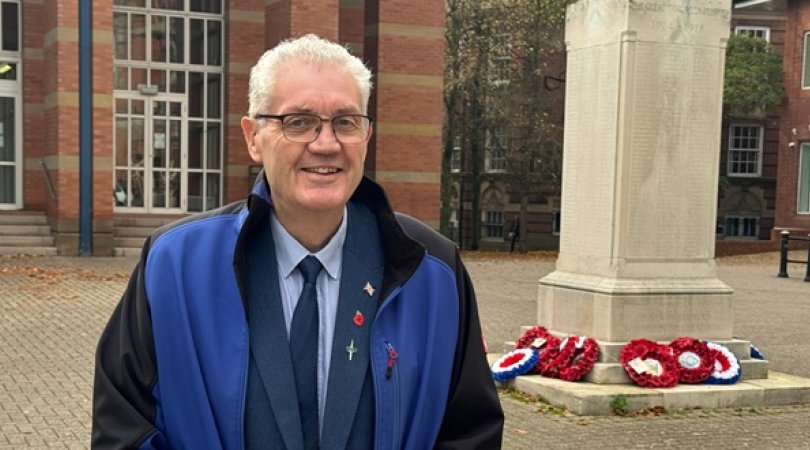 Gordon Munro at Stafford Memorial_cropped