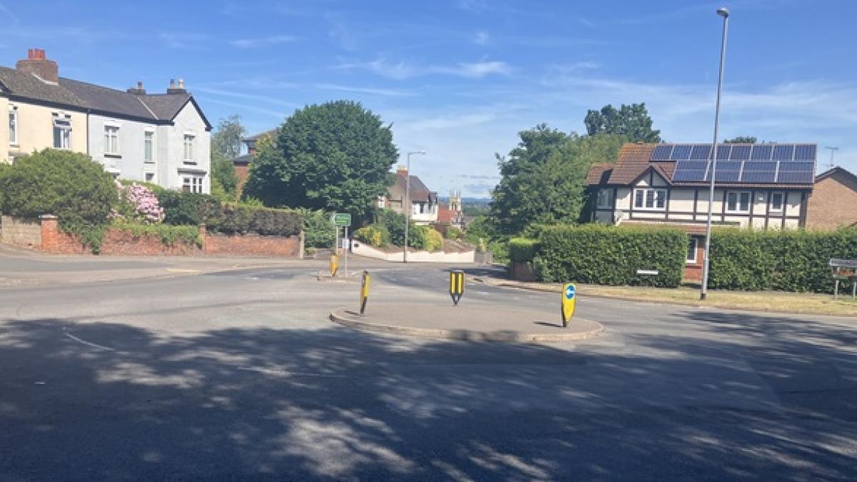 Stanton Road traffic island Burton 1
